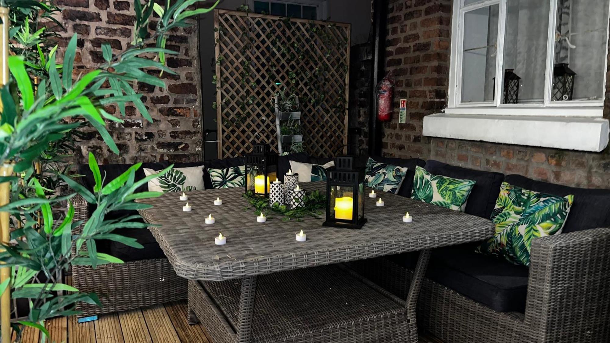 Romance On The Rows - Hot Tub City Centre Chester Exterior photo